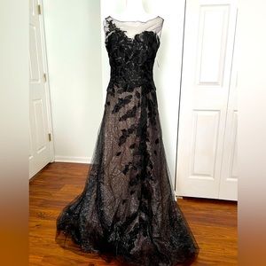 NWT Rene Ruiz beautiful black and gold shimmer long dress size 8.